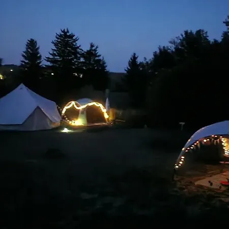 Luksusowy namiot Koppany Pines Rewild Escapes - Wild Bell Tents